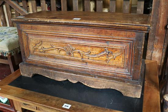 Carved small pine coffer(-)